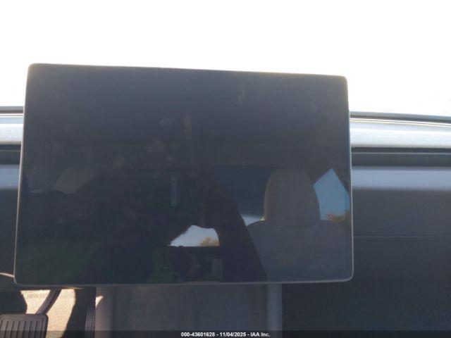 Tesla Model 3 Long Range Rear-wheel Drive Image 16