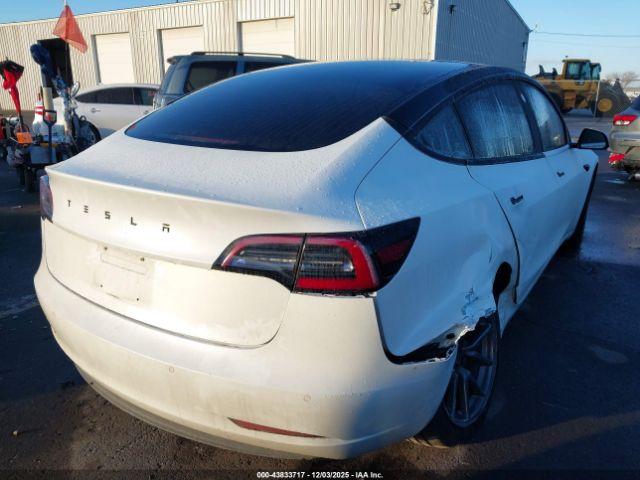 Tesla Model 3 Image 10